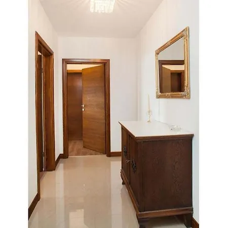 8910 Comfortable * ماكارسكا